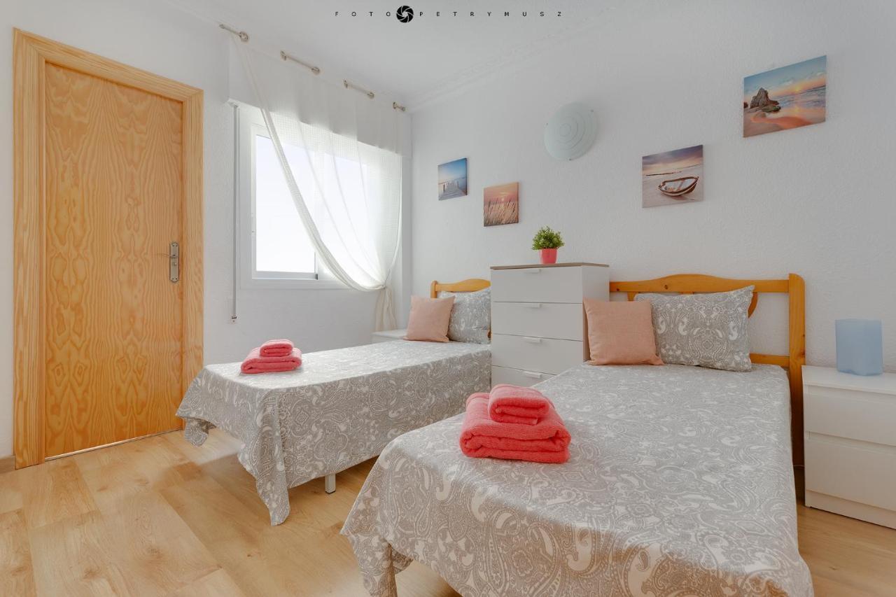 Apartment With Pool & Balcony Less Than 10Min Walk To La Mata Beach! Torrevieja Ngoại thất bức ảnh